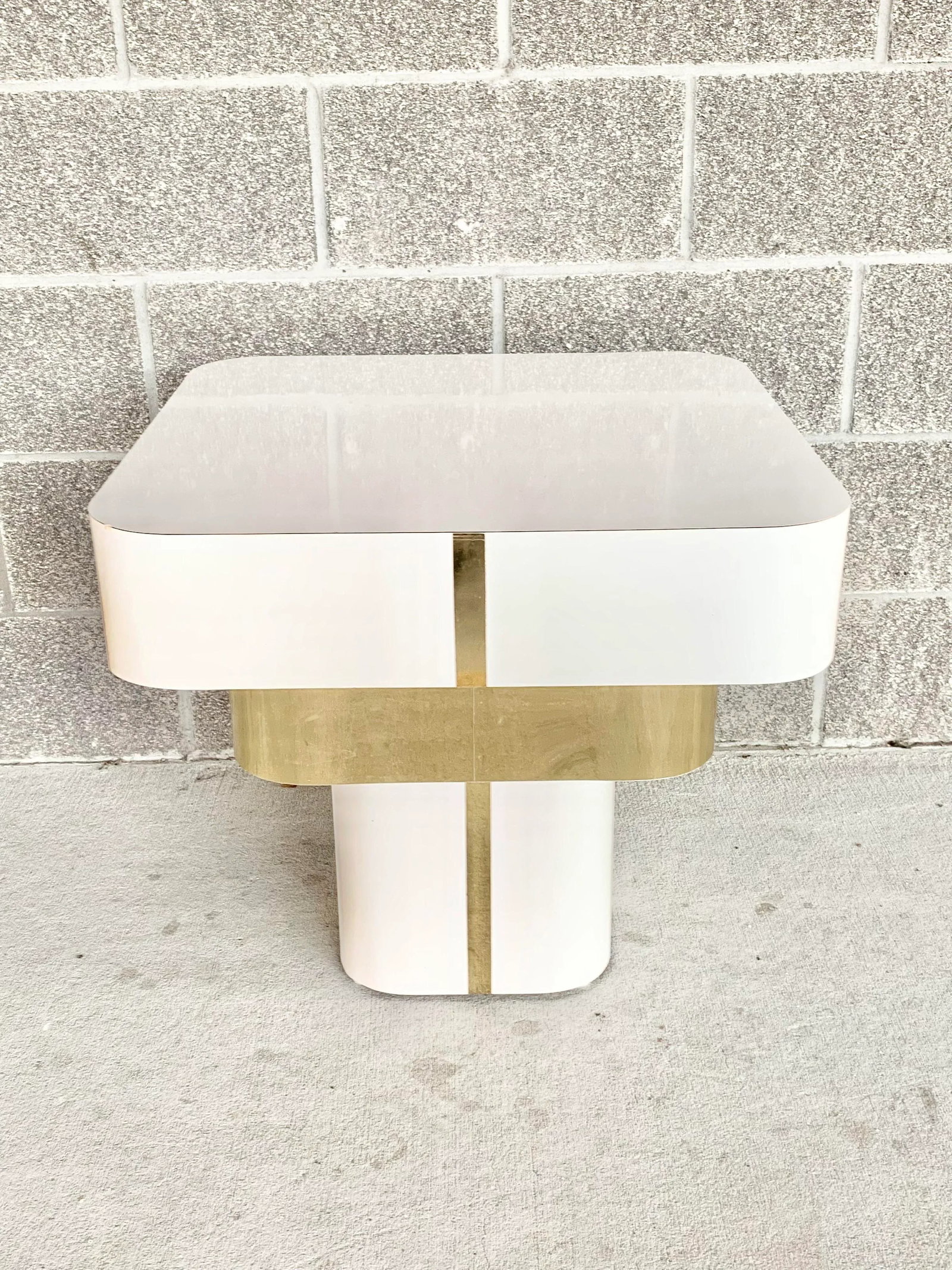 Vintage Post Modern White and Gold Side Table - 4