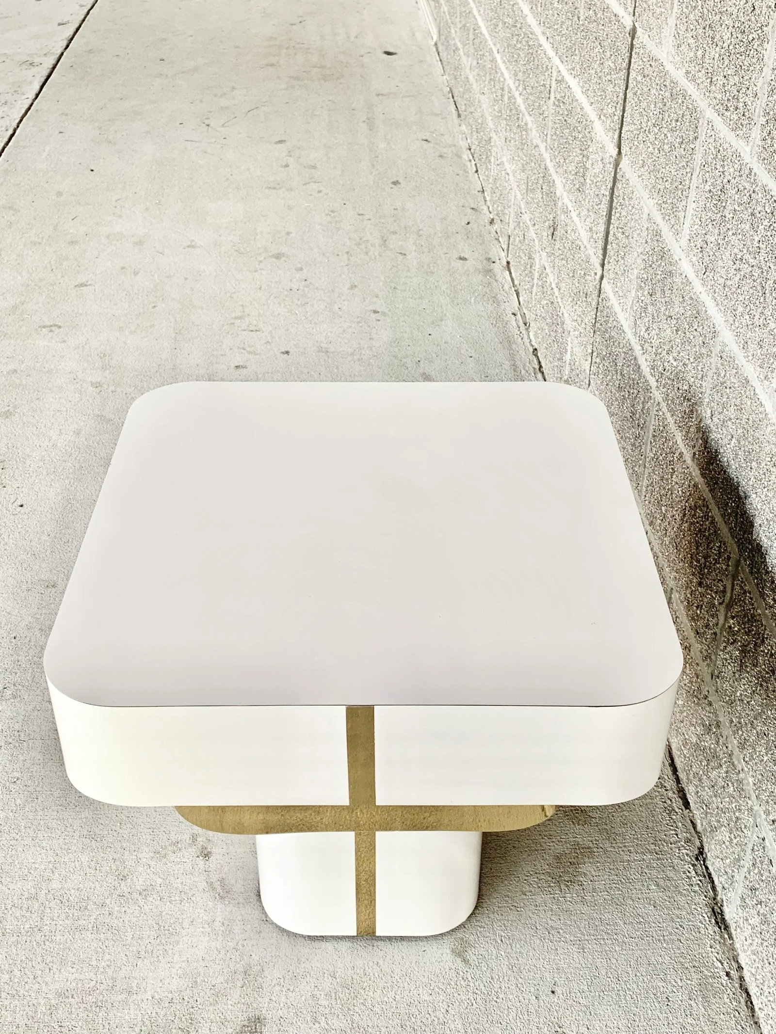 Vintage Post Modern White and Gold Side Table - 8