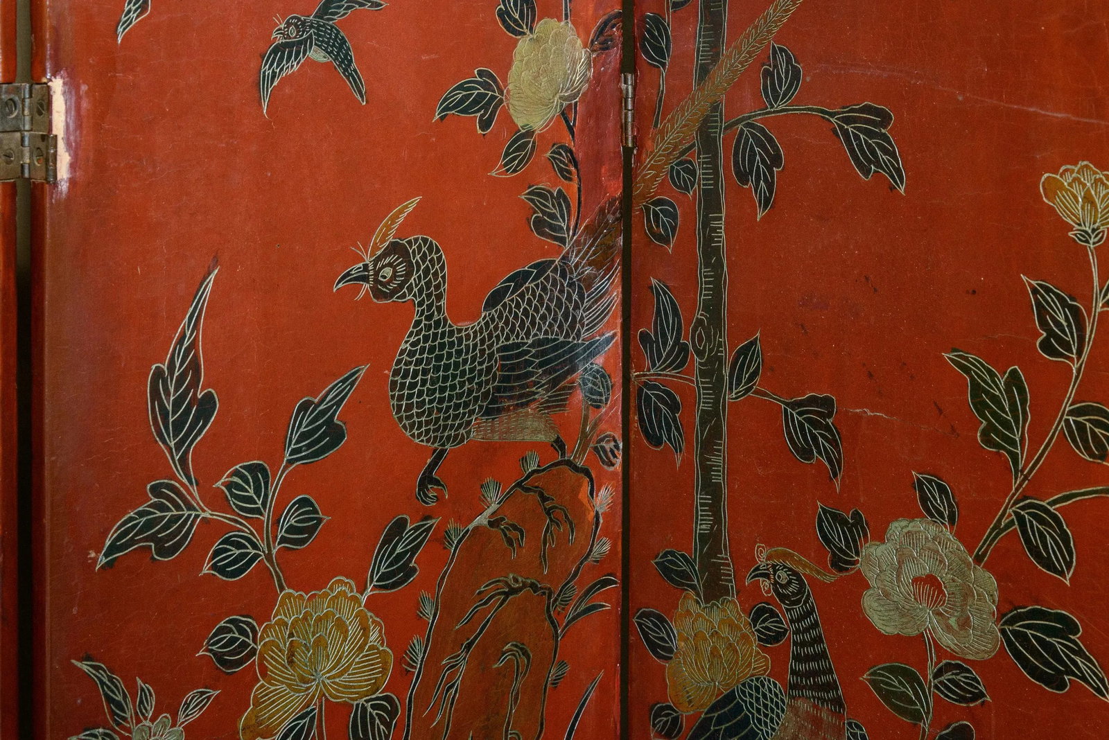 Asian Four-Panel Red and Black Floor Screen With Decorations - 4