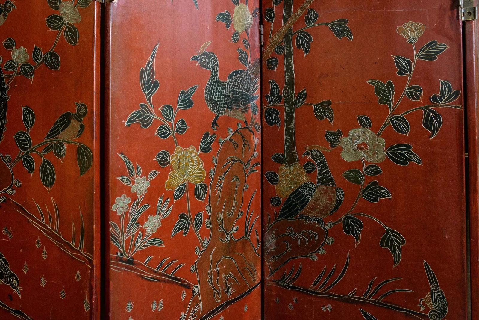Asian Four-Panel Red and Black Floor Screen With Decorations - 5