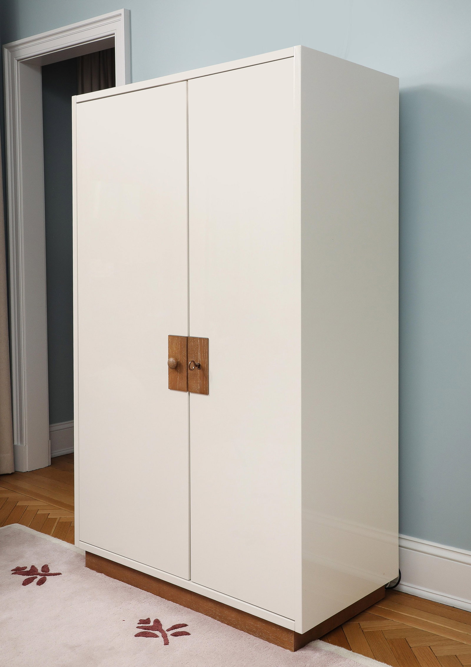 Memoire Ivory High-Gloss Lacquer Storage Armoire Cabinet by Jeremiah Brent - 8