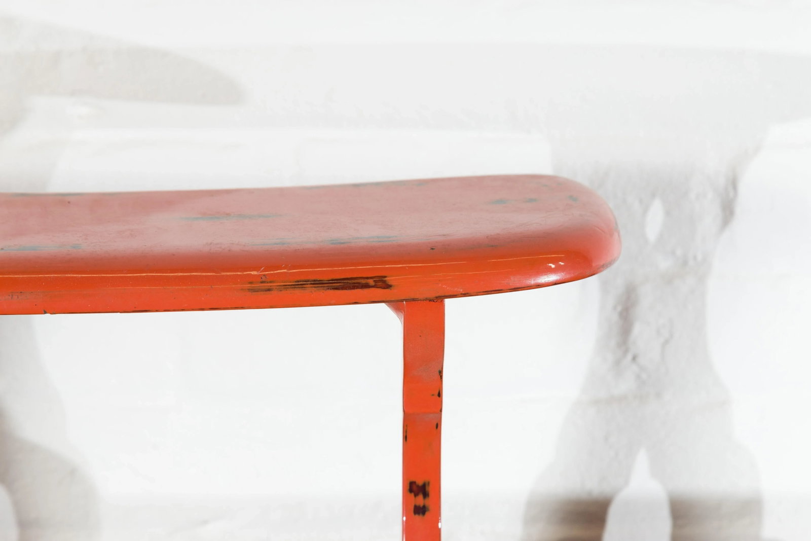 Japanese Taisho Period Negora Lacquer Arm Stool with Cinnabar Color - 6