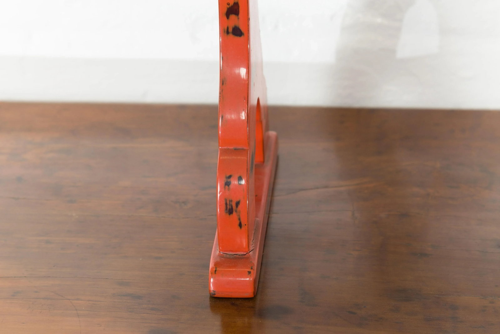 Japanese Taisho Period Negora Lacquer Arm Stool with Cinnabar Color - 7