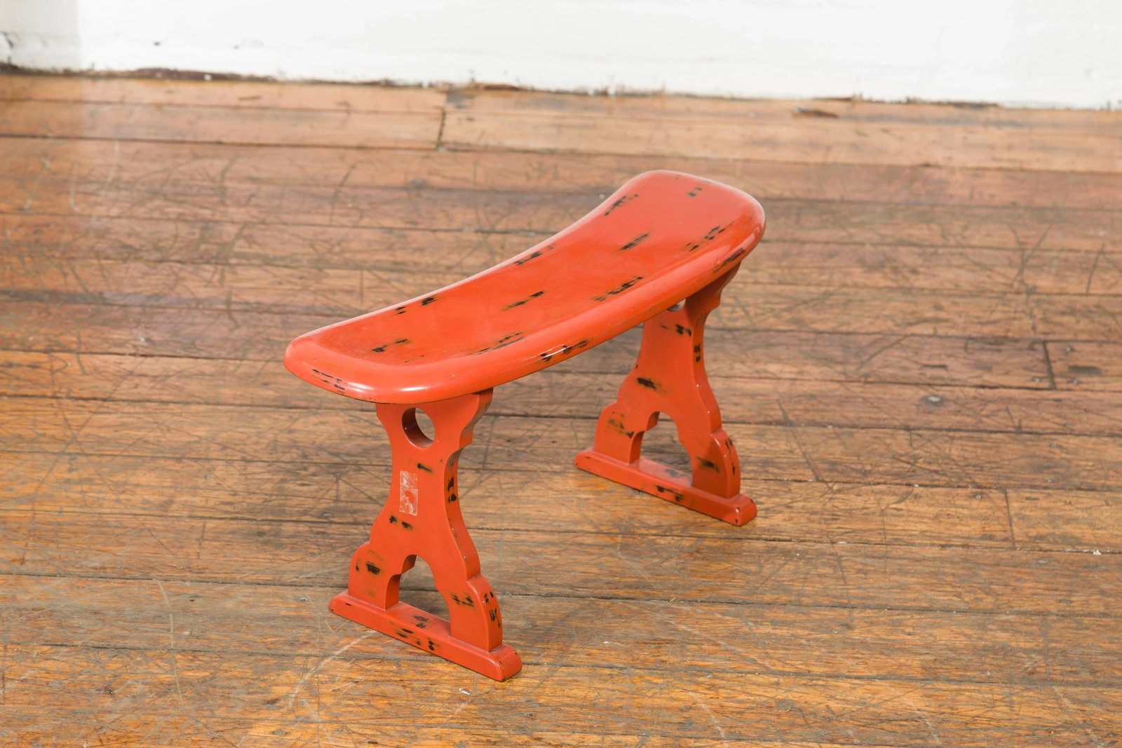Japanese Taisho Period Negora Lacquer Arm Stool with Cinnabar Color - 9