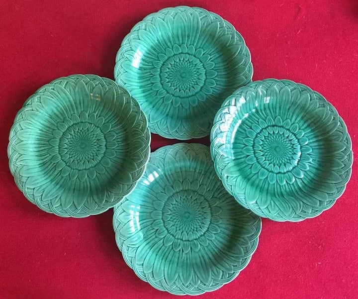 Wedgwood Green Majolica Sunflower Plates with Basketweave Border - Set of 4 - 3