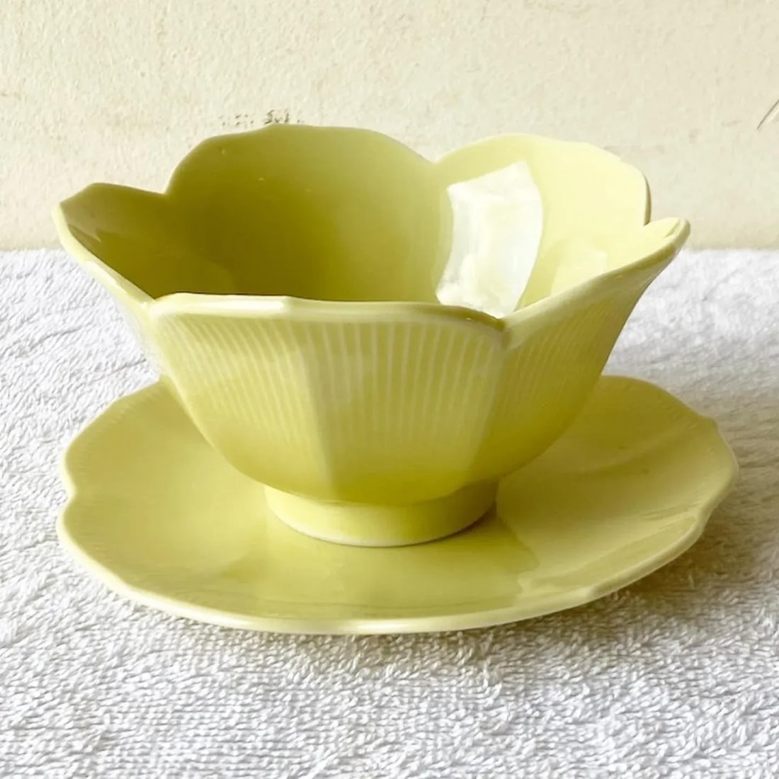 Purple, Pink, Blue and Yellow Lillian Venon Lotus Bowls and Saucers, 8 Pieces - 6