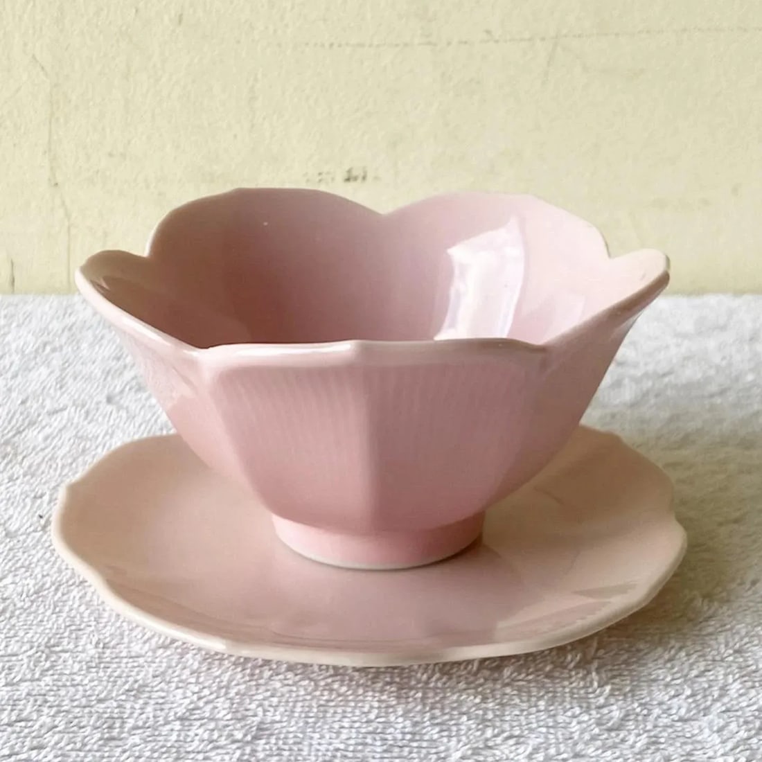 Purple, Pink, Blue and Yellow Lillian Venon Lotus Bowls and Saucers, 8 Pieces - 7