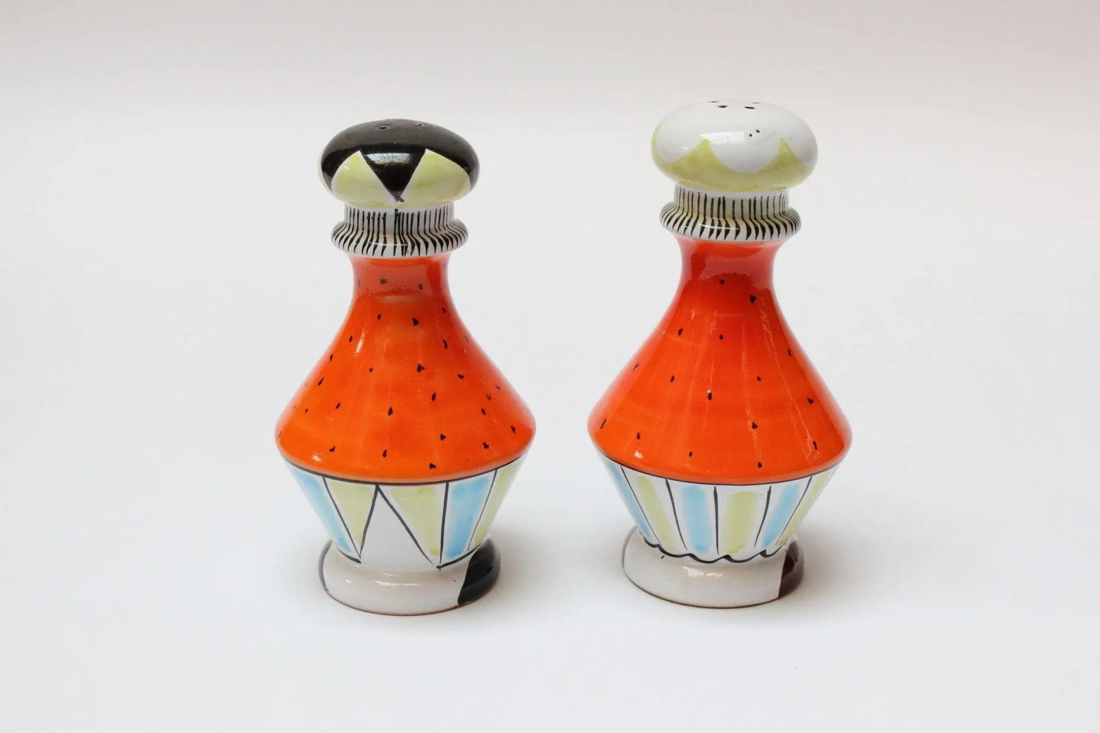 Mid-Century Italian Modern "King and Queen" Ceramic Salt and Pepper Shakers - 3