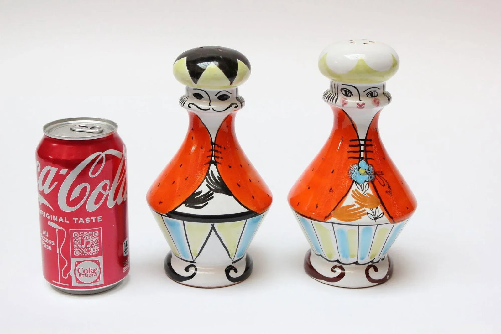 Mid-Century Italian Modern "King and Queen" Ceramic Salt and Pepper Shakers - 5