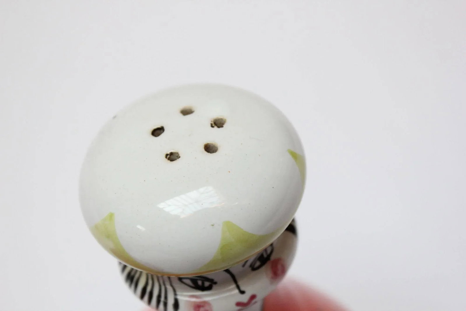 Mid-Century Italian Modern "King and Queen" Ceramic Salt and Pepper Shakers - 7