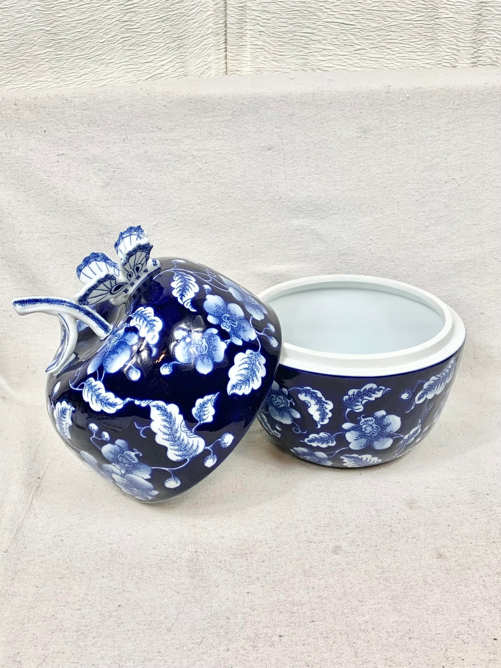 Vintage Large Chinoiserie Butterfly Container - 4