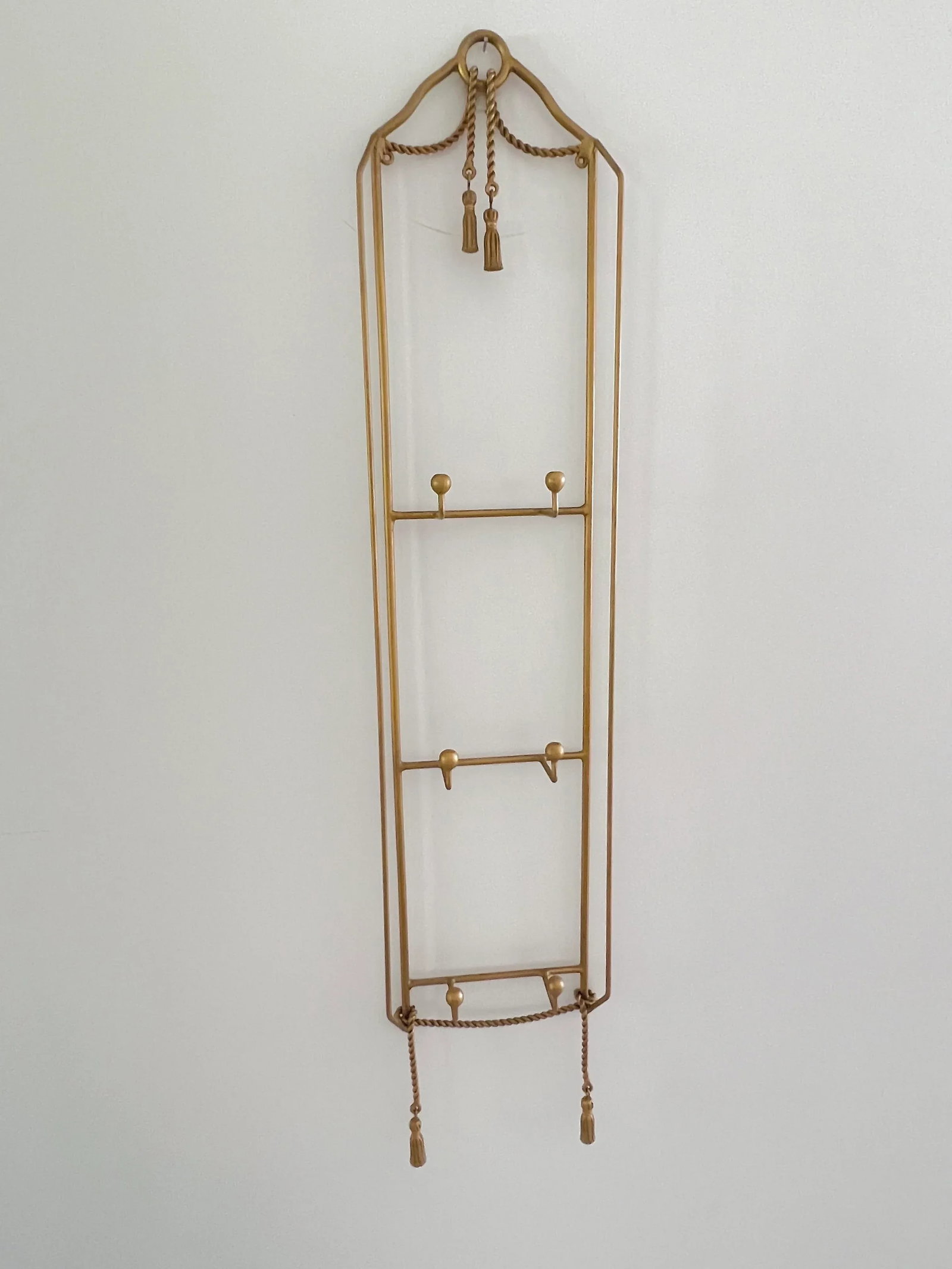 Vintage Hollywood Regency Italian Style Tassels Golden Wall Hanging Slim Vertical Cast Iron Rack Hol - 2