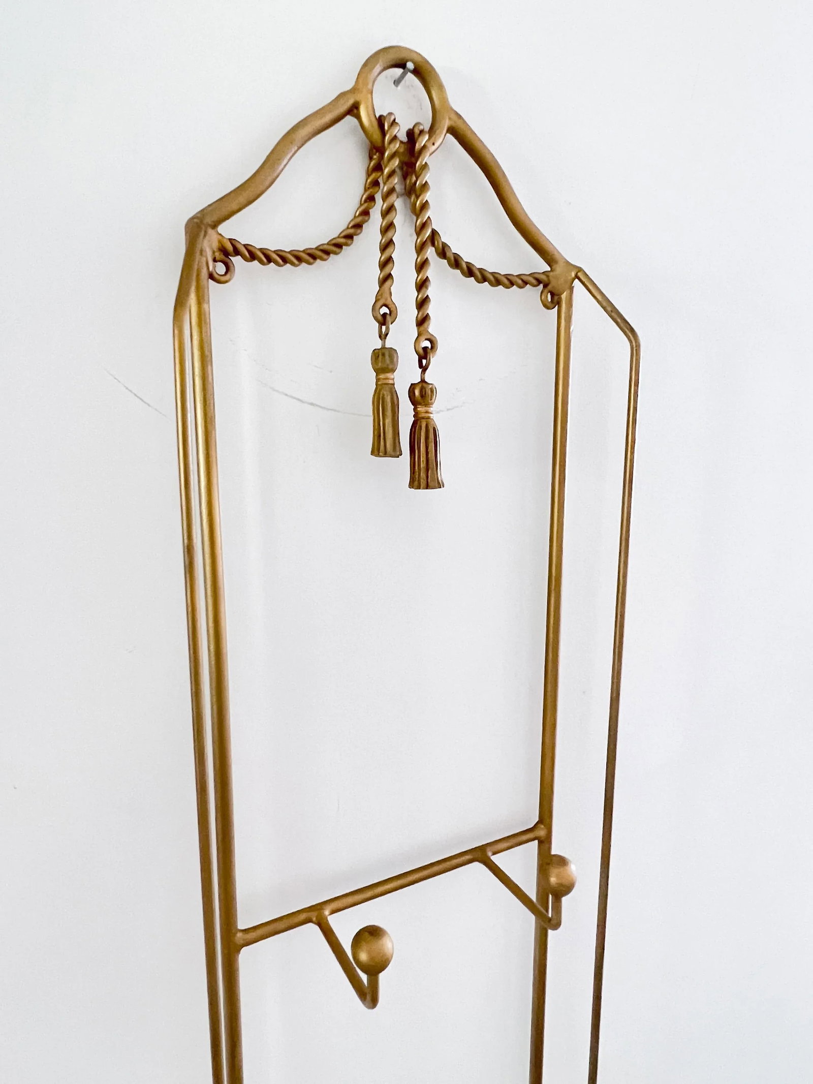 Vintage Hollywood Regency Italian Style Tassels Golden Wall Hanging Slim Vertical Cast Iron Rack Hol - 3