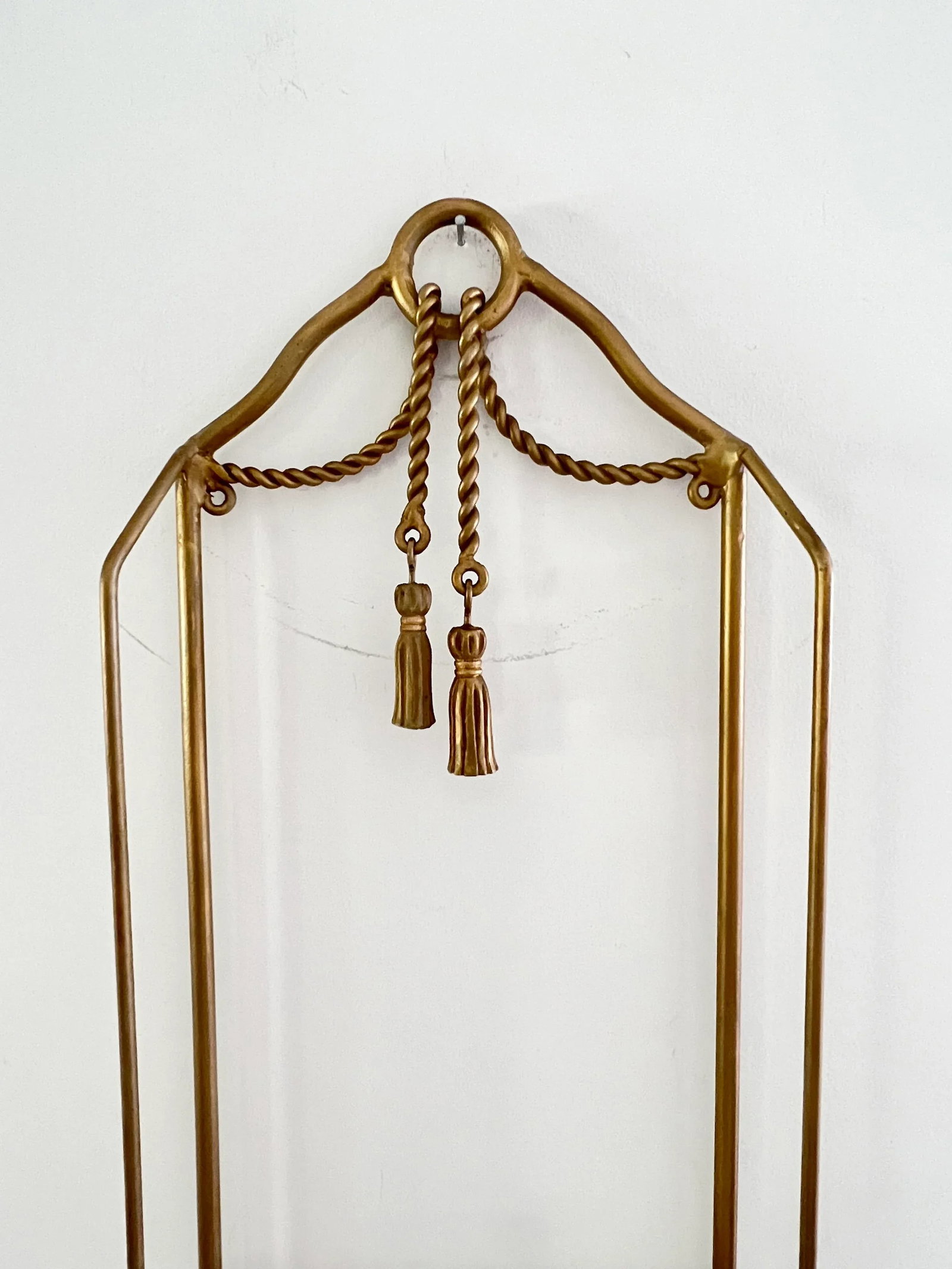 Vintage Hollywood Regency Italian Style Tassels Golden Wall Hanging Slim Vertical Cast Iron Rack Hol - 4