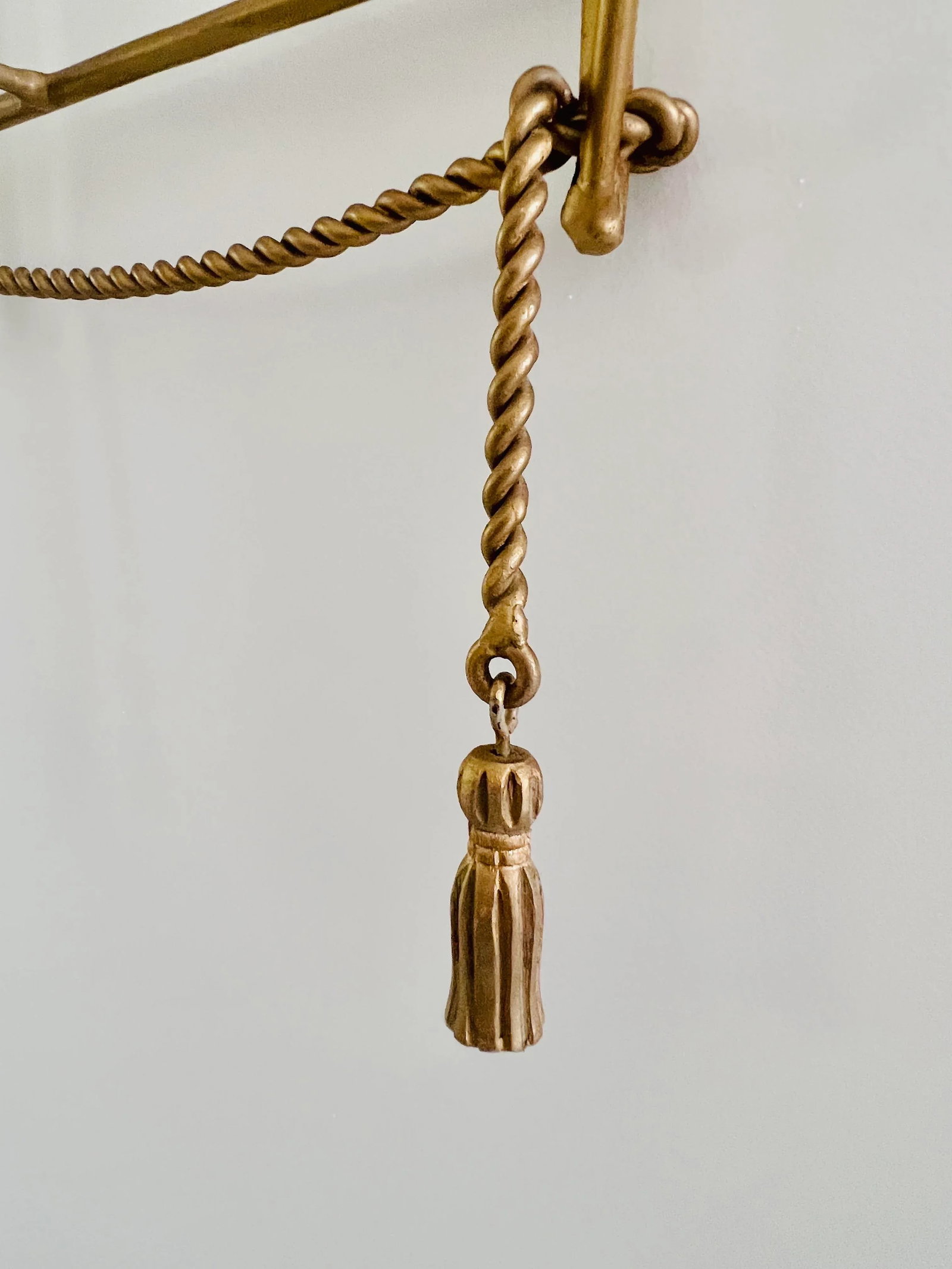 Vintage Hollywood Regency Italian Style Tassels Golden Wall Hanging Slim Vertical Cast Iron Rack Hol - 8