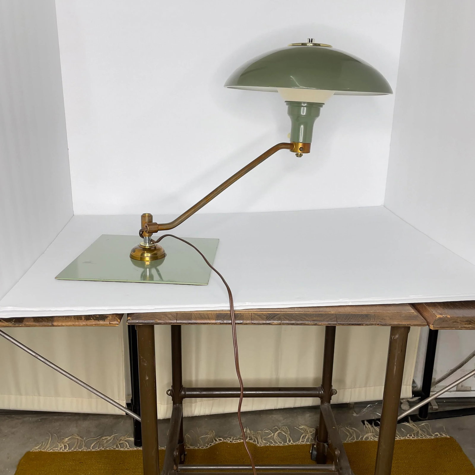 Mid Century Green Flying Saucer Table Lamp - 4