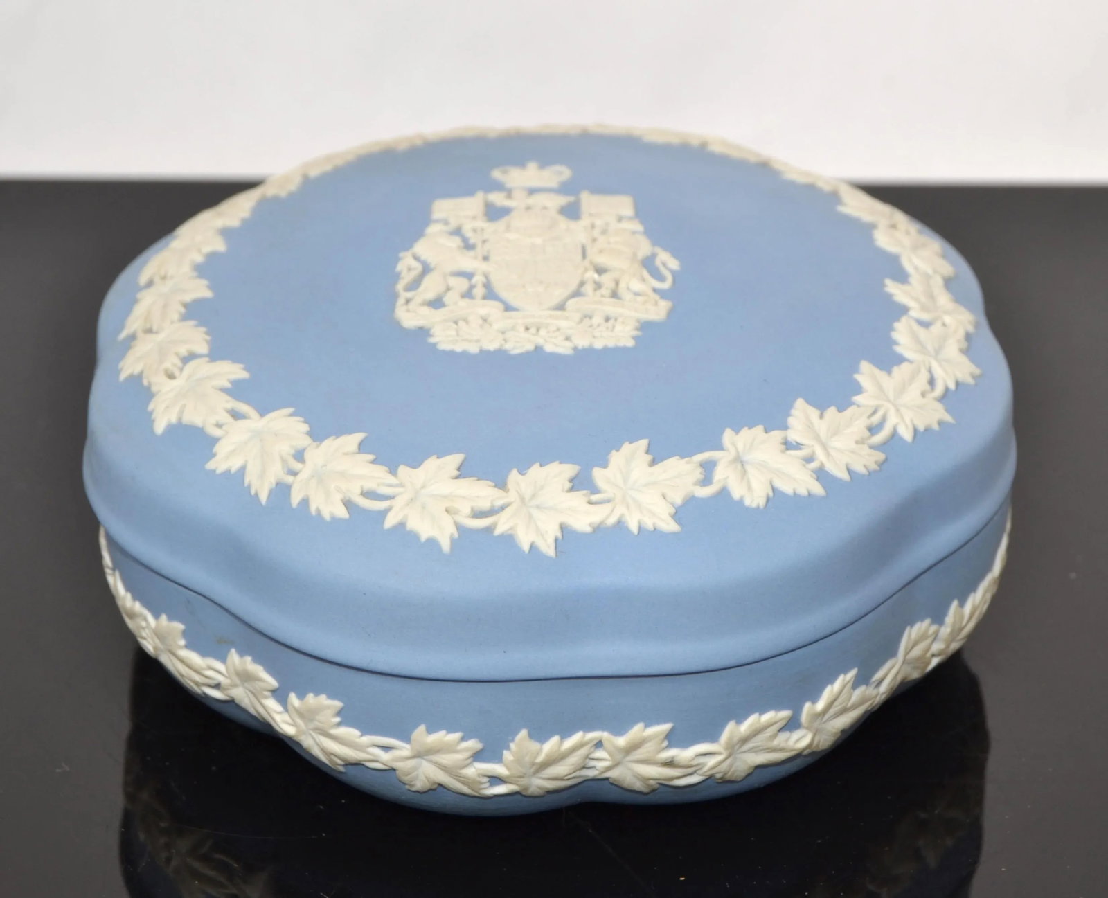 Wedgwood English Jasperware Pale Blue & Antique White Neoclassical Jewelry Trinket Box - 2