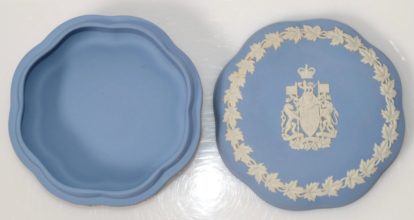 Wedgwood English Jasperware Pale Blue & Antique White Neoclassical Jewelry Trinket Box - 4