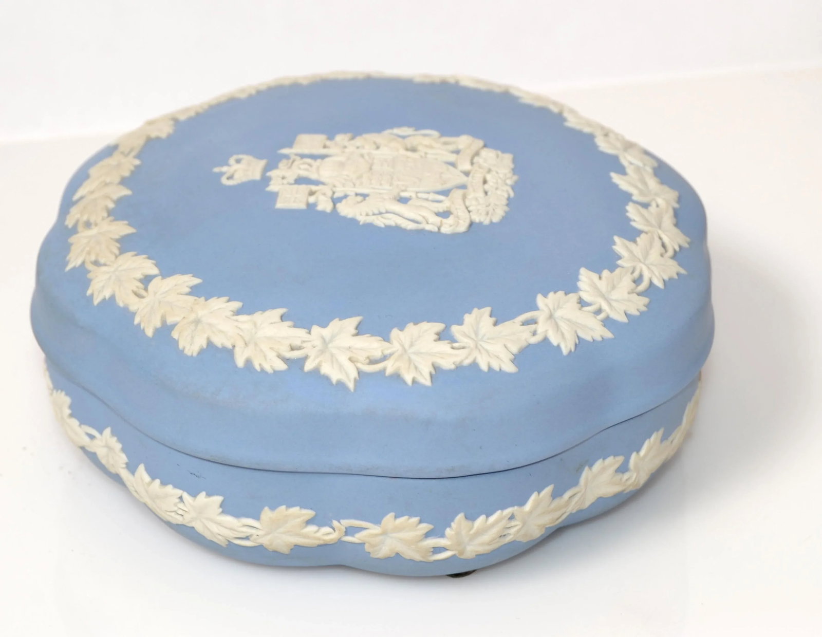 Wedgwood English Jasperware Pale Blue & Antique White Neoclassical Jewelry Trinket Box - 6