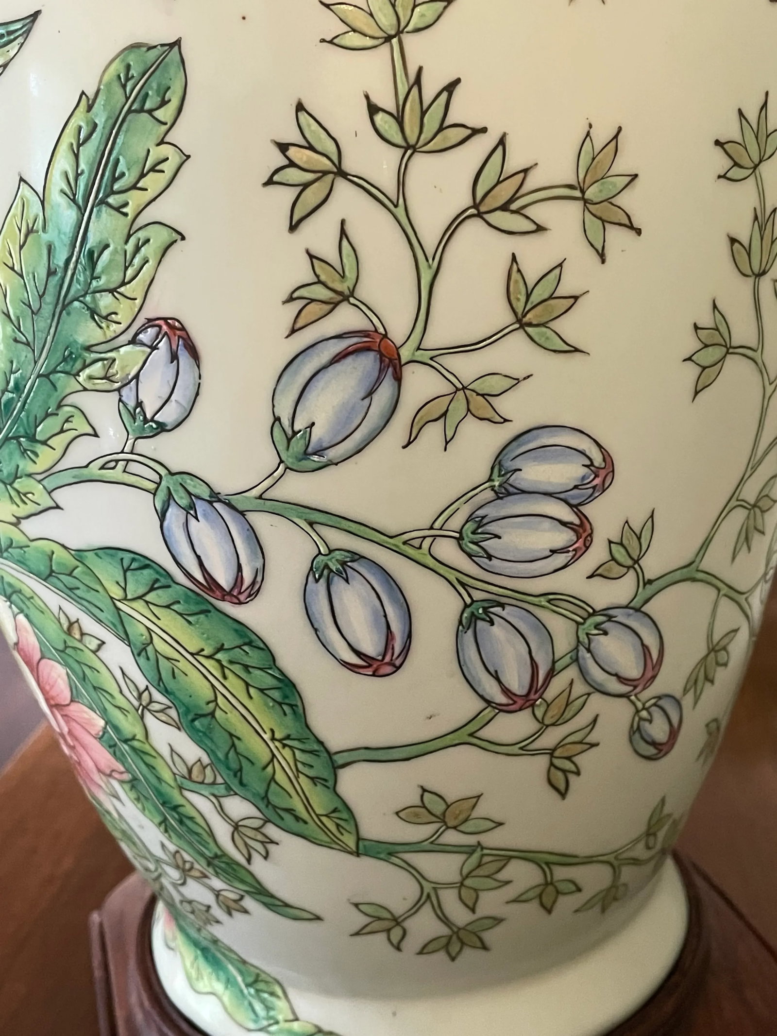 Late 20th Century Floral Ceramic Table Lamp With Celadon Glaze, Mahogany Base and Solid Brass Lid - 10