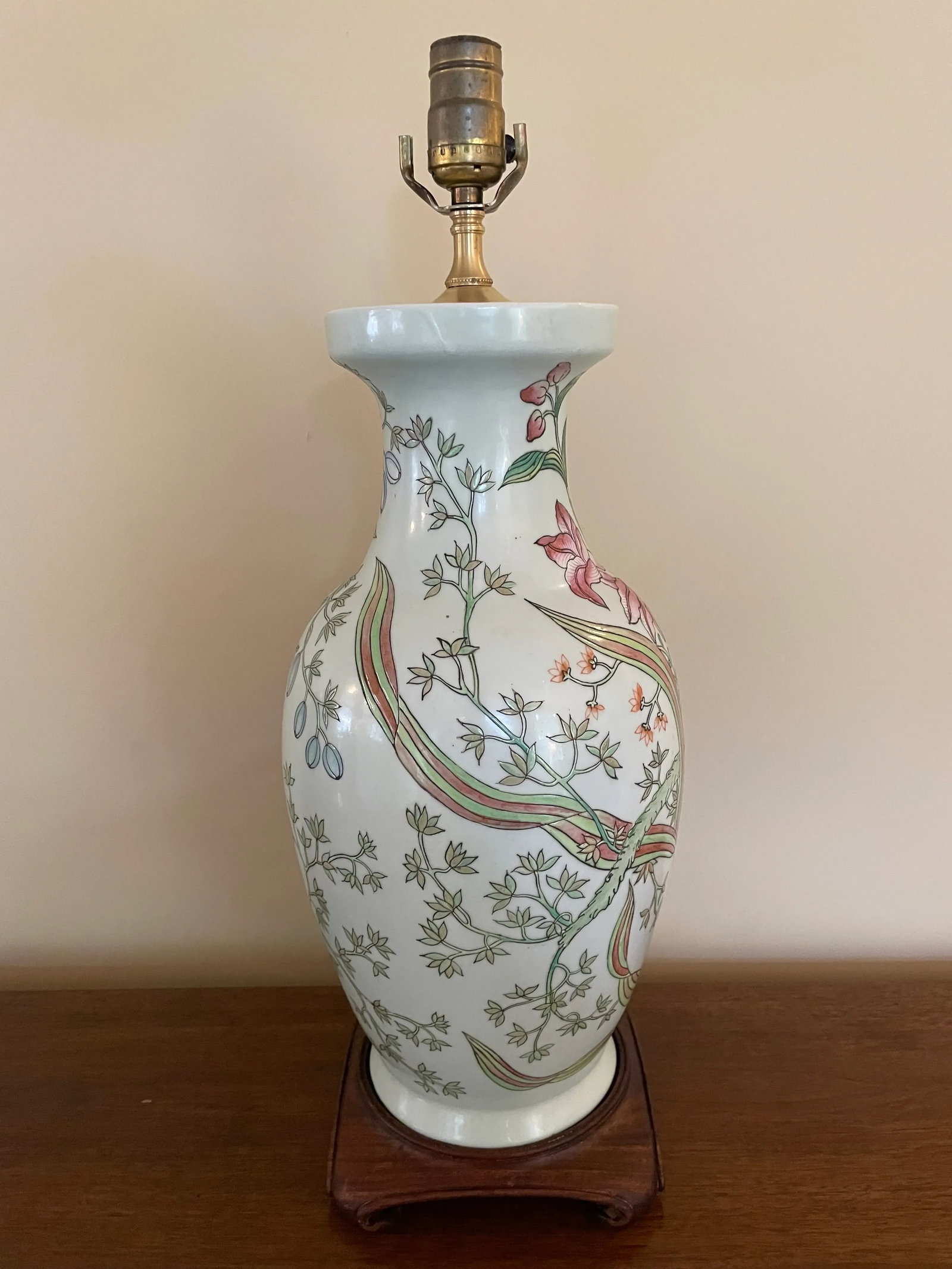Late 20th Century Floral Ceramic Table Lamp With Celadon Glaze, Mahogany Base and Solid Brass Lid - 3