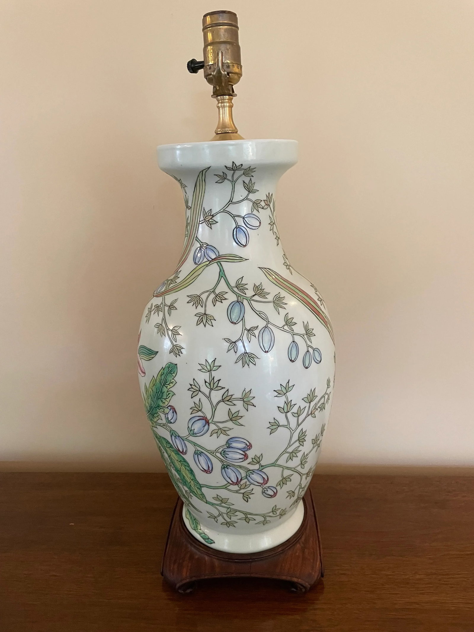Late 20th Century Floral Ceramic Table Lamp With Celadon Glaze, Mahogany Base and Solid Brass Lid - 4