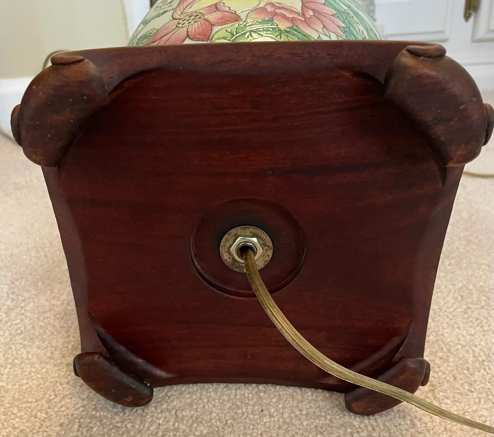 Late 20th Century Floral Ceramic Table Lamp With Celadon Glaze, Mahogany Base and Solid Brass Lid - 9