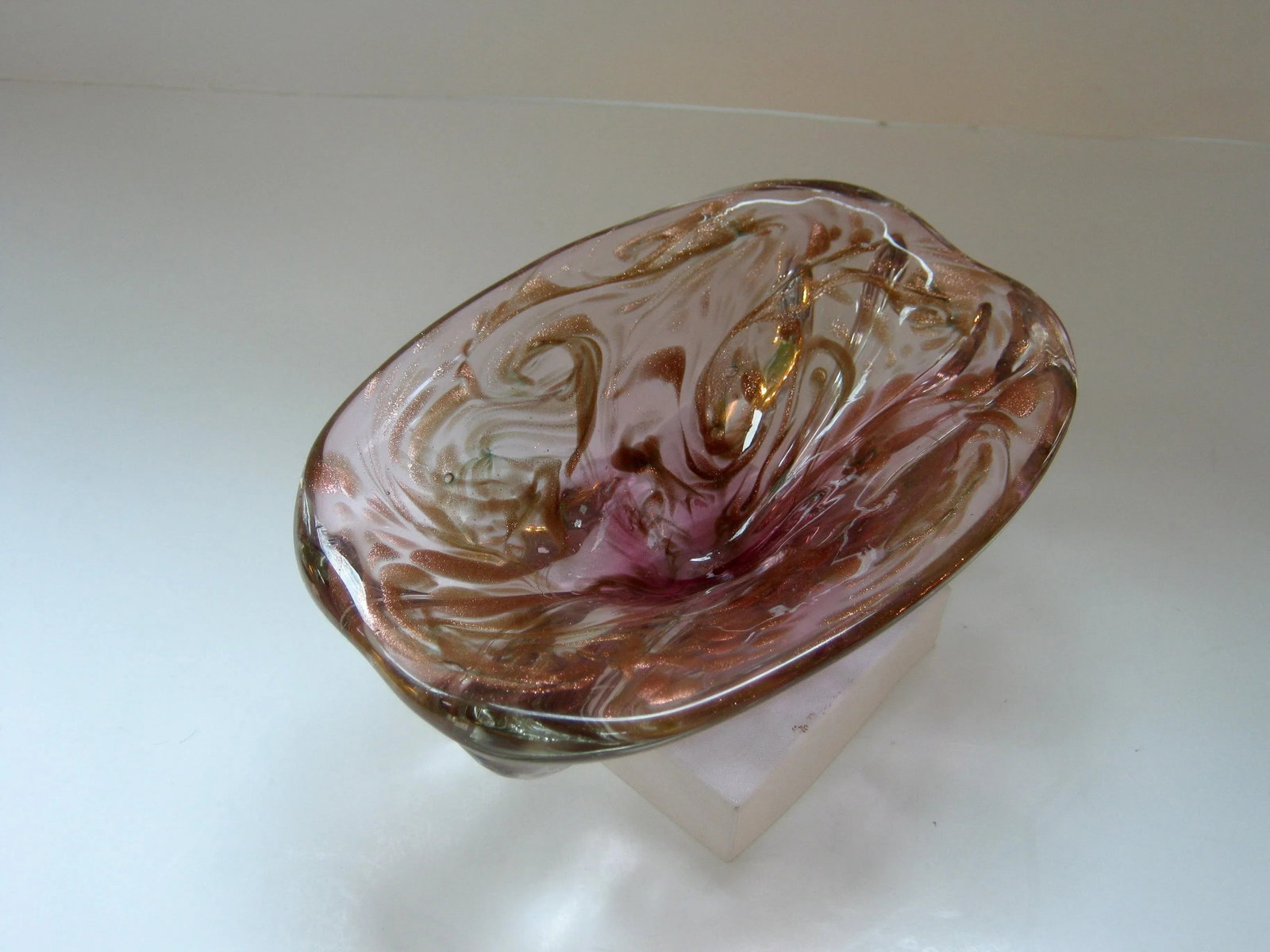Mid-Century Modern Italian Murano Glass Amethyst and Gold Decorative Bowl - 2