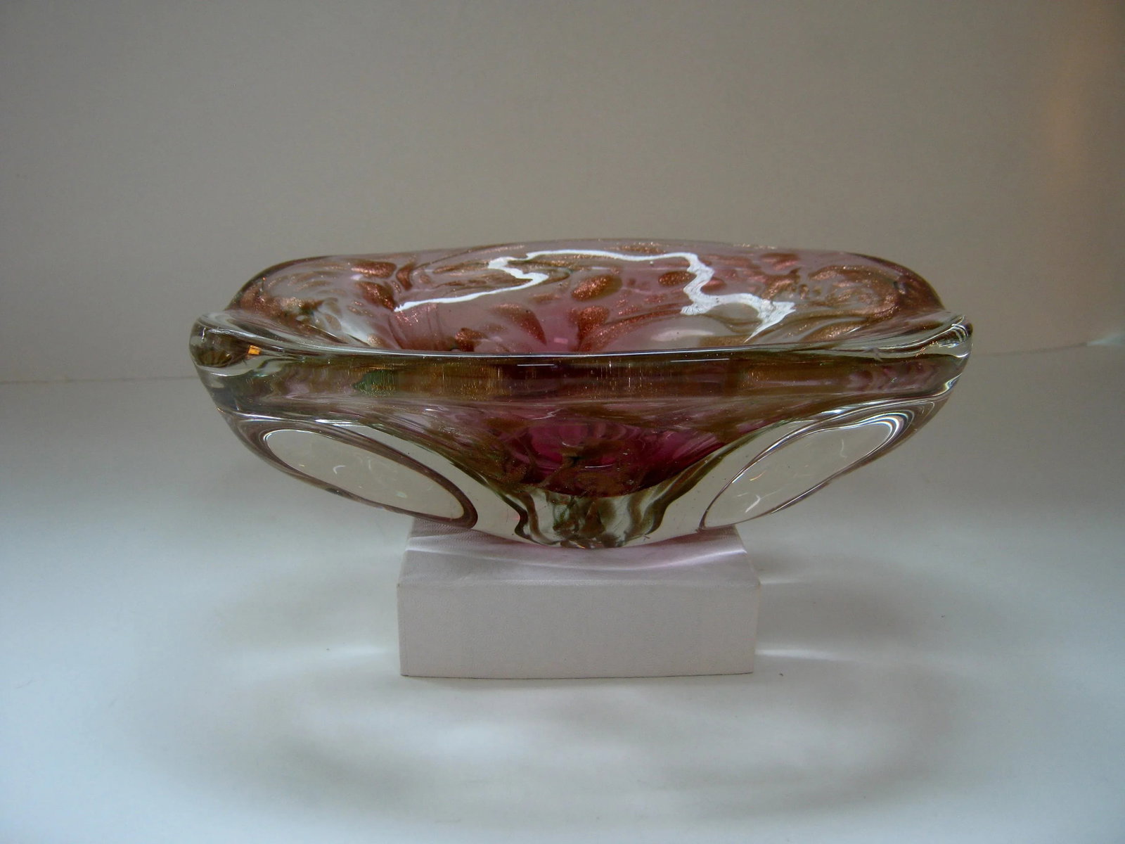 Mid-Century Modern Italian Murano Glass Amethyst and Gold Decorative Bowl - 3