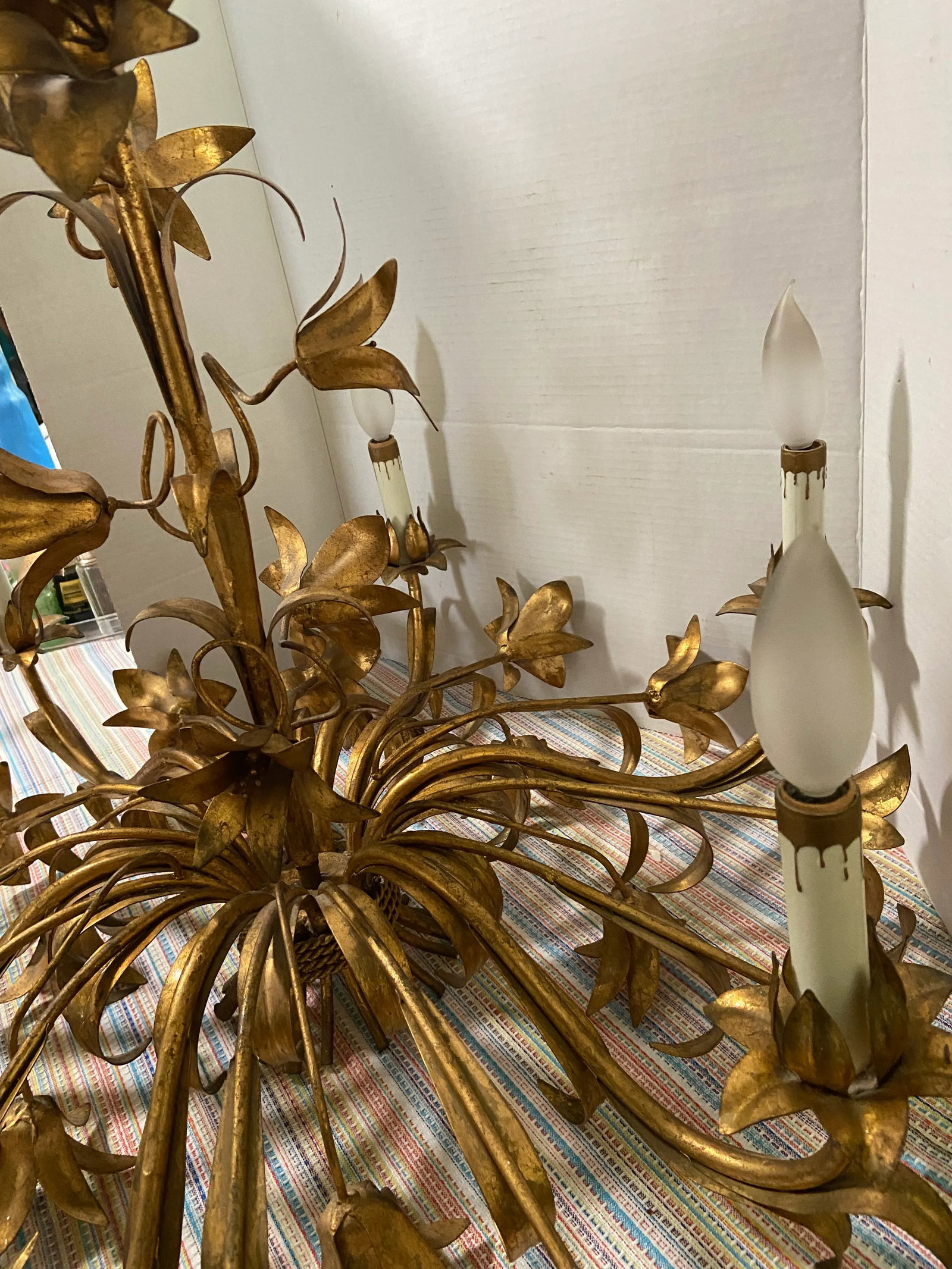 Mid 20th Century Gold Gilt Italian Tole Lily 6-Light Chandelier - 8
