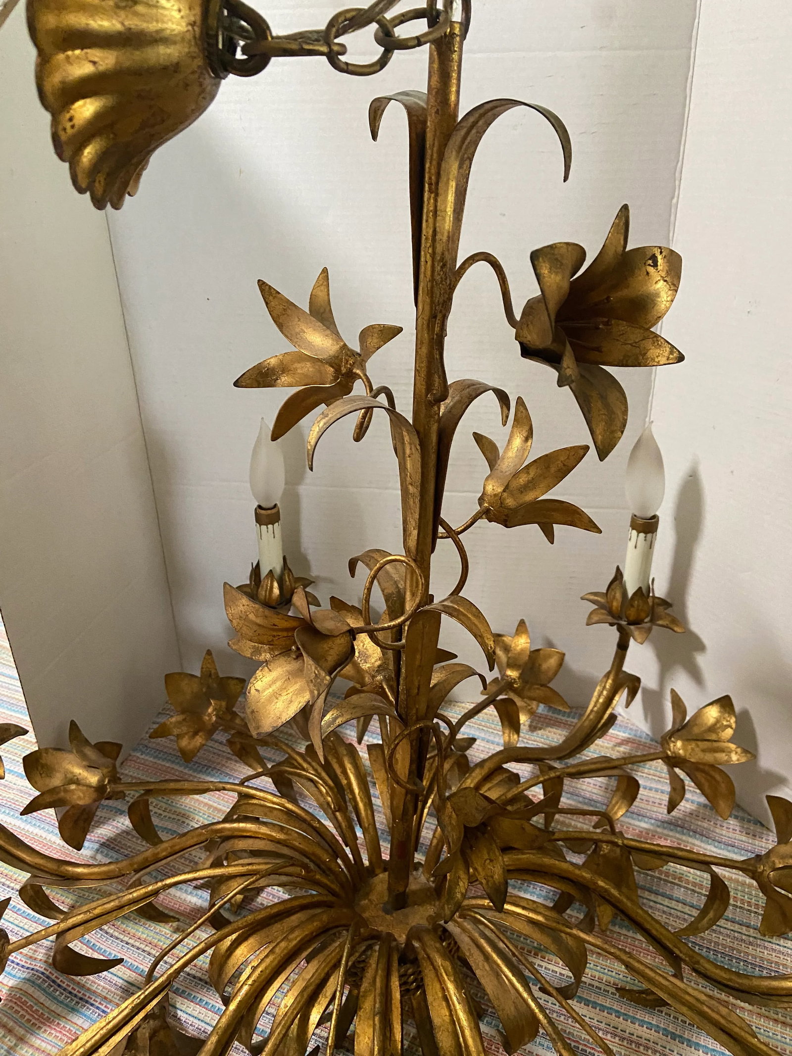 Mid 20th Century Gold Gilt Italian Tole Lily 6-Light Chandelier - 9