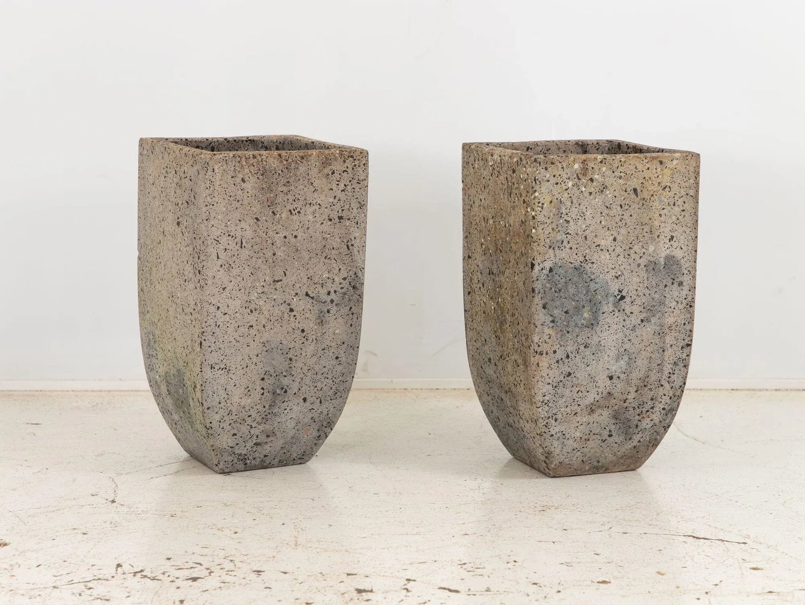 Brutalist Inspired Pair of Mixed Stone Planters, 20th Century - 3