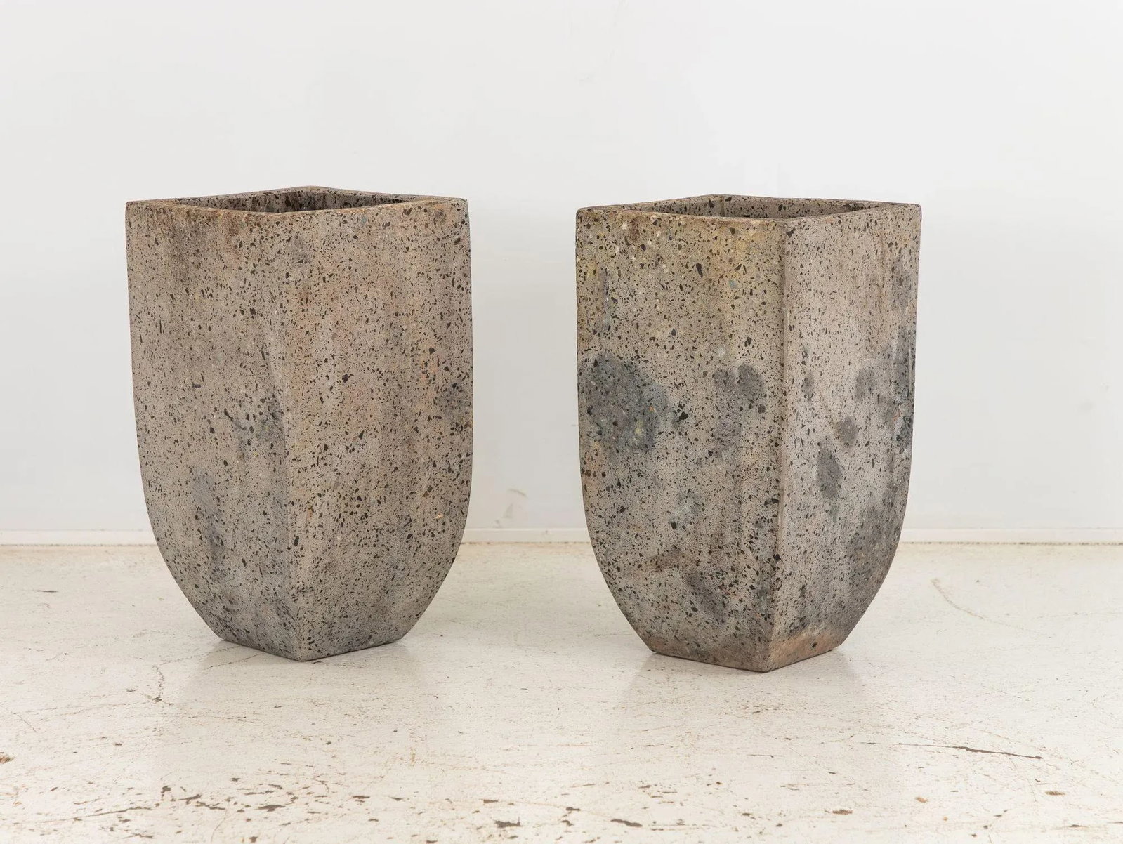 Brutalist Inspired Pair of Mixed Stone Planters, 20th Century - 4