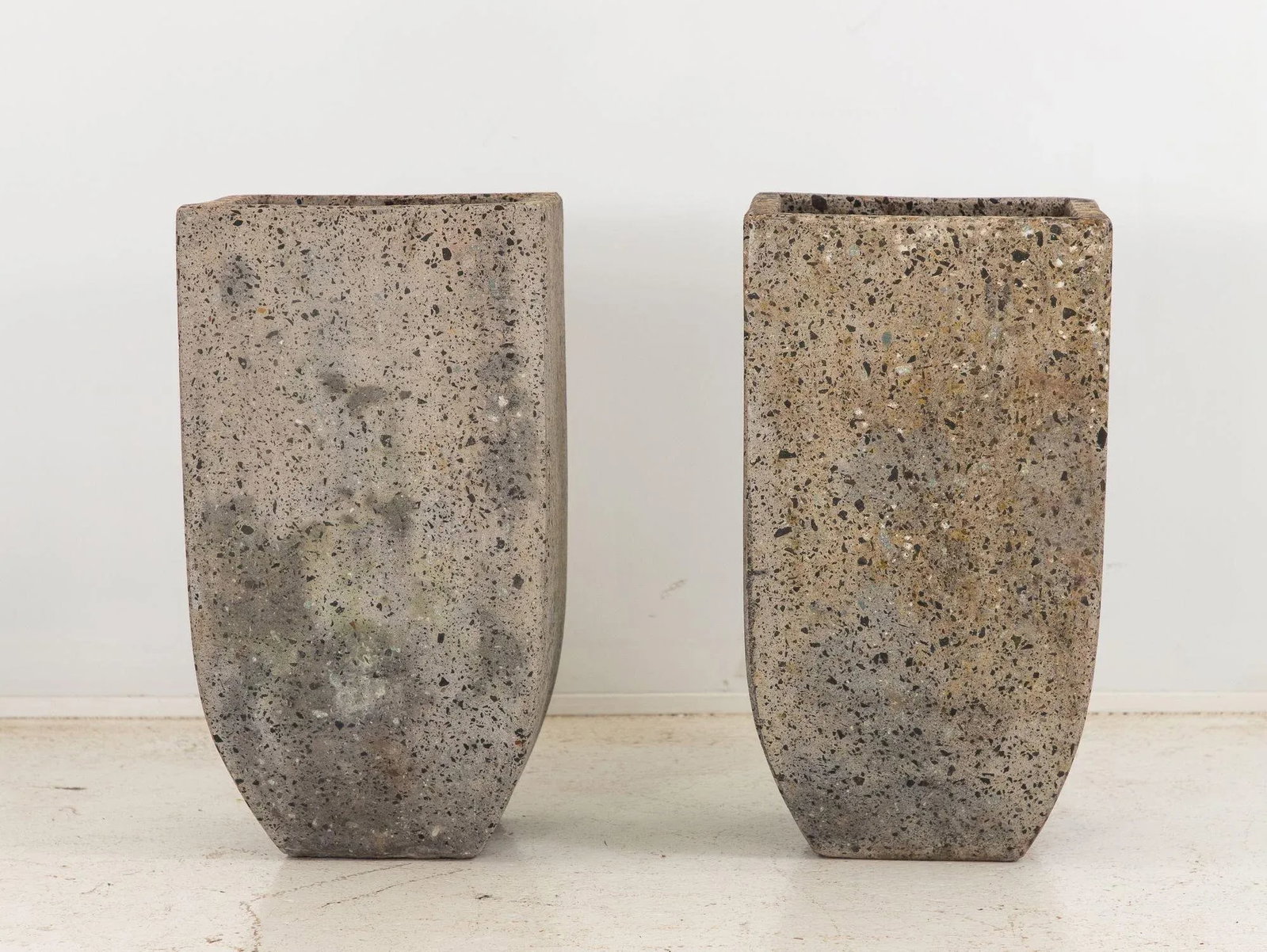 Brutalist Inspired Pair of Mixed Stone Planters, 20th Century - 5