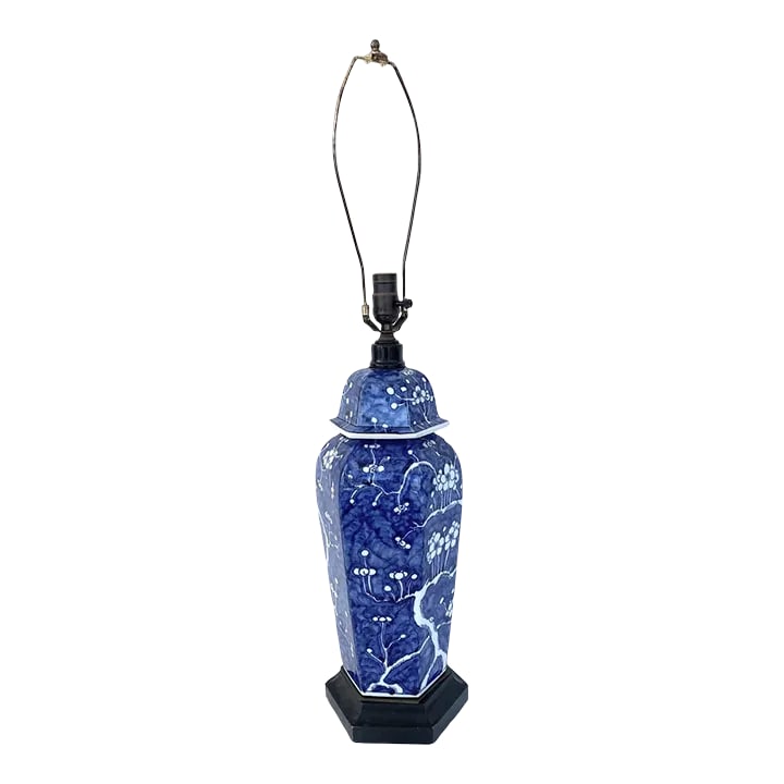 Vintage Mid 20th Century Chinoiserie Style Blue & White Ceramic Table Lamp: Vintage Hollywood Regency/Chinoiserie style Blue & White ceramic porcelain with wood base table lamp. This lamp is in excellent condition and in working order. Condition: Alterations: Original
