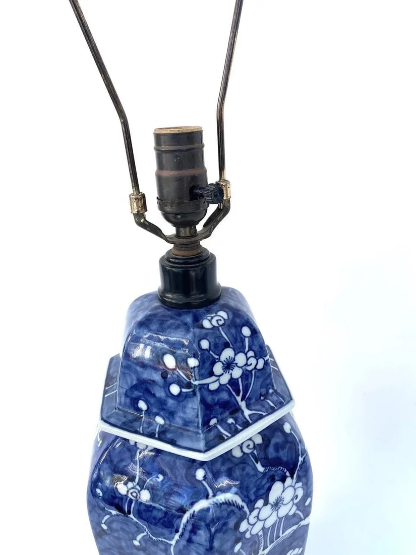 Vintage Mid 20th Century Chinoiserie Style Blue & White Ceramic Table Lamp - 2