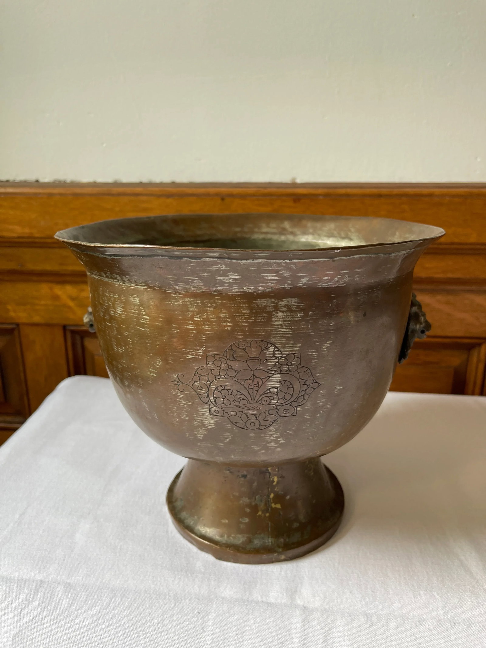 Early 20th Century Antique Etched Copper Lion Head Jardiniere - 2