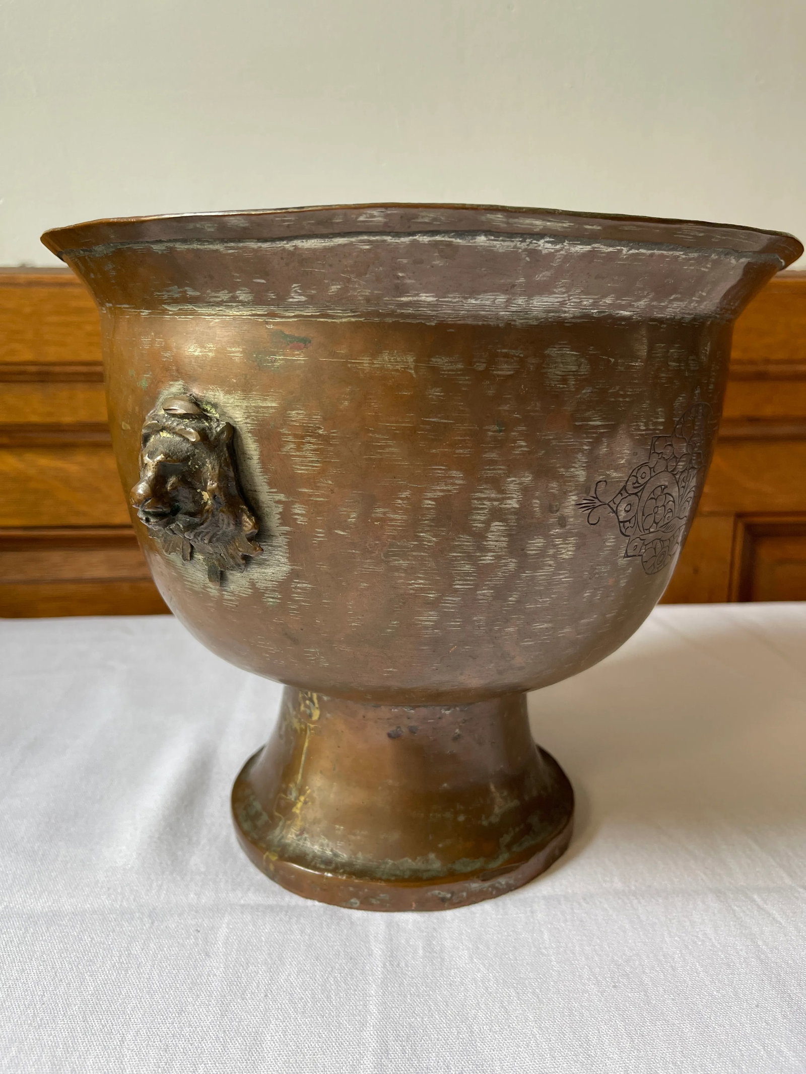 Early 20th Century Antique Etched Copper Lion Head Jardiniere - 3