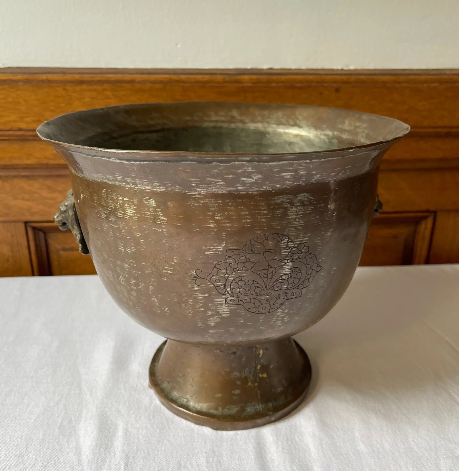 Early 20th Century Antique Etched Copper Lion Head Jardiniere - 4