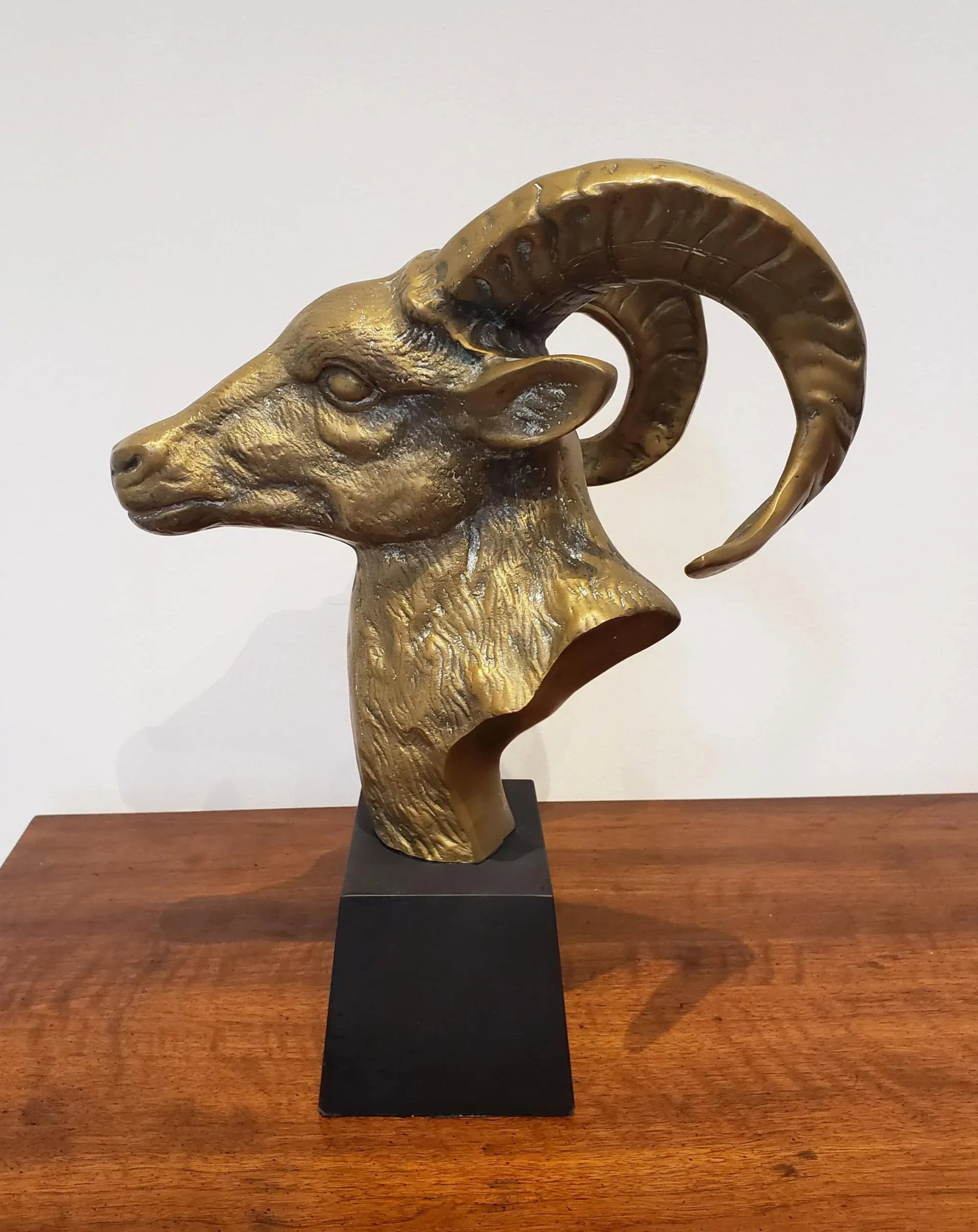 Large Mid Century Brass Rams Head Desk Sculpture - 3
