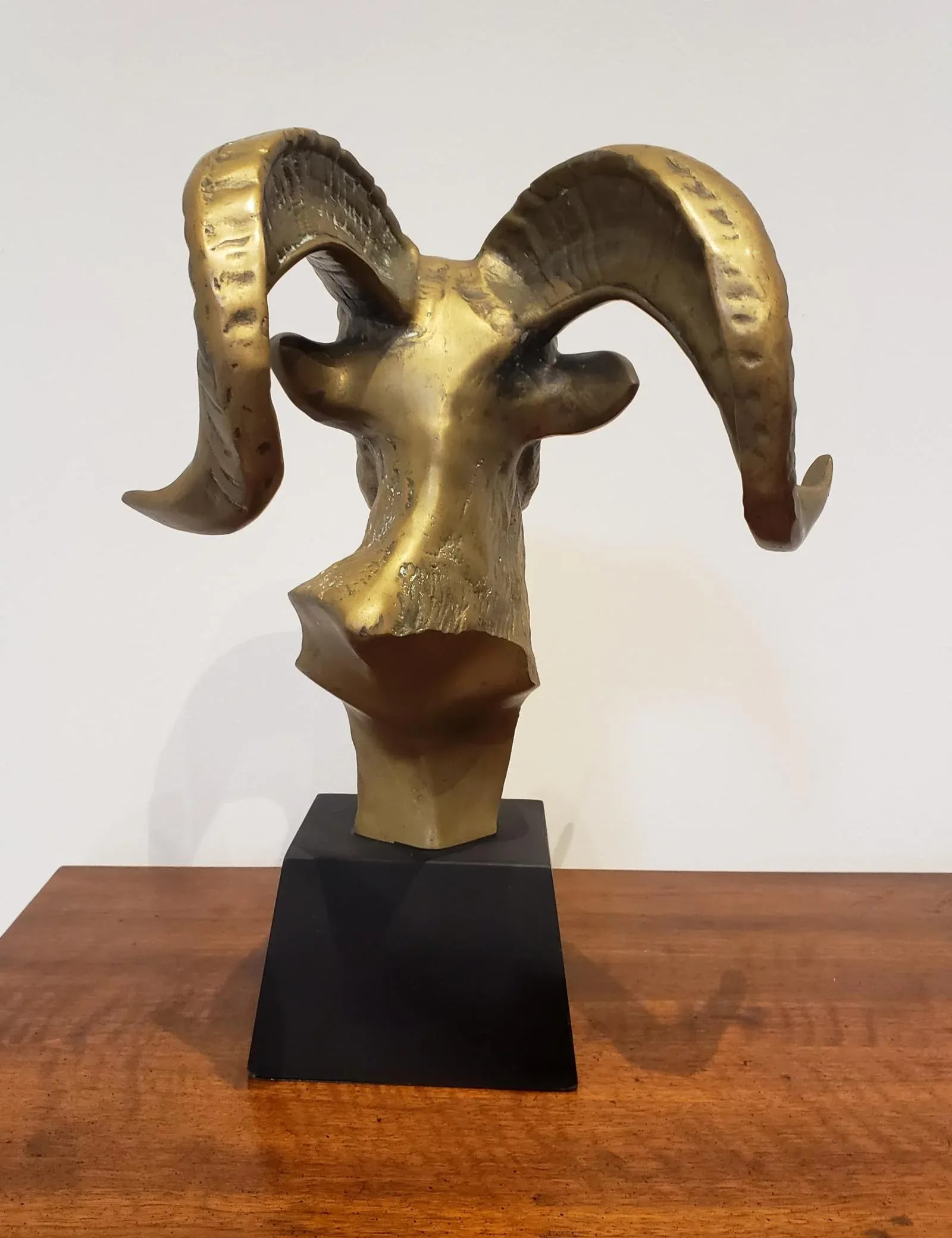 Large Mid Century Brass Rams Head Desk Sculpture - 4