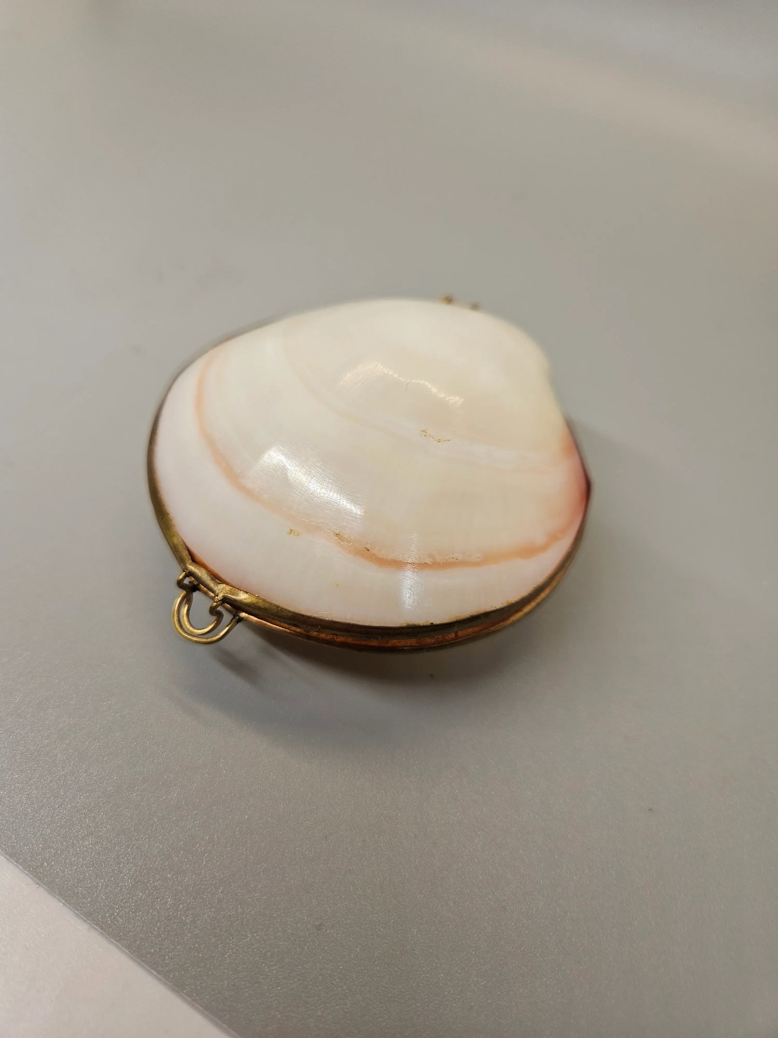 Vintage Pearlized Clam Shell Trinket Box - 4