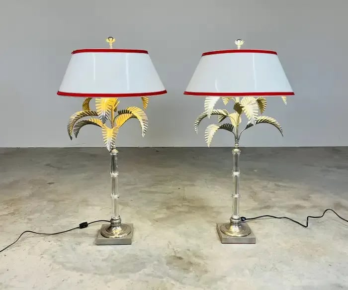 Pair of Elegant Hollywood Regency Glass Bamboo & Palm Lamps by Chapman - 7