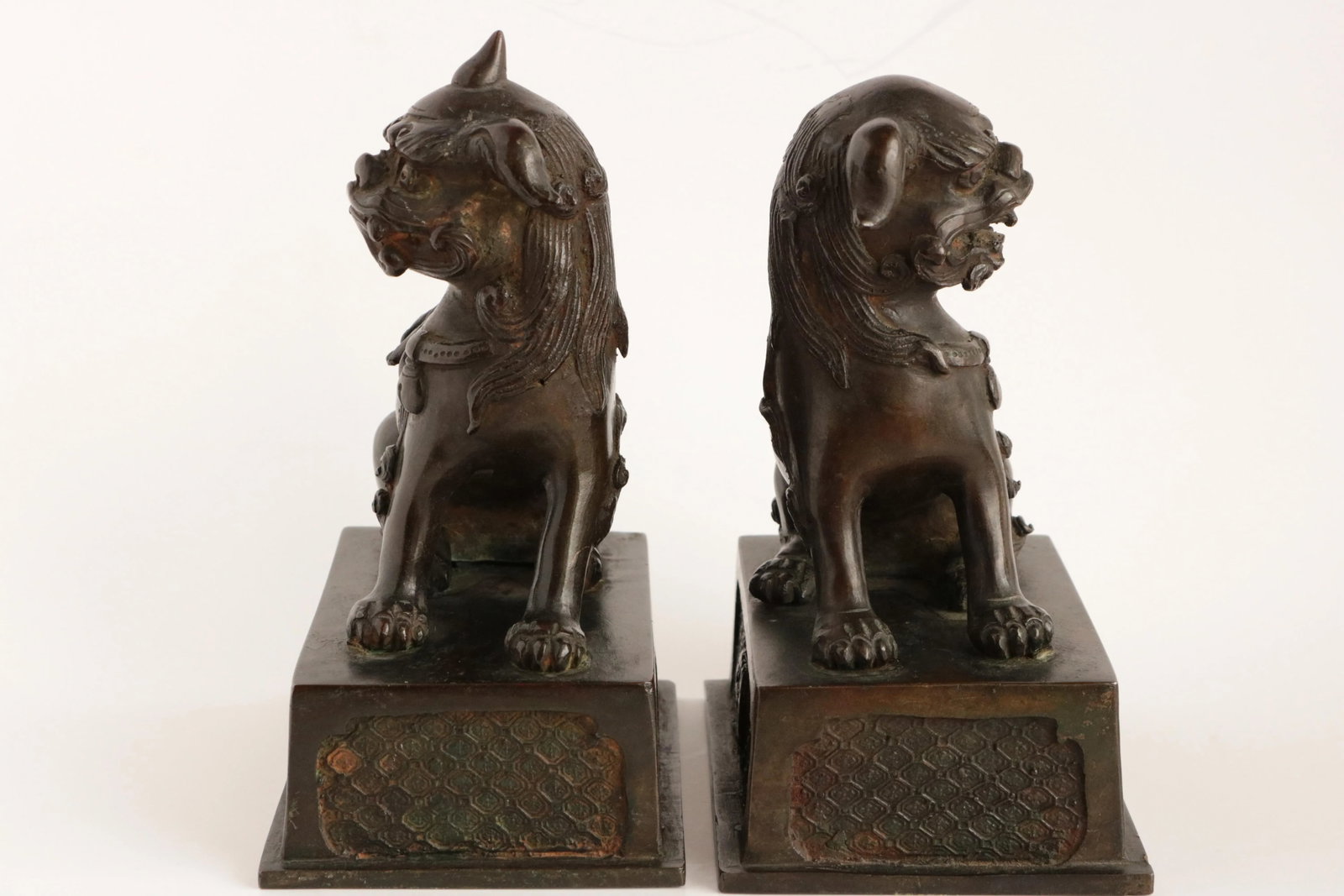 Late 19th Century Meiji Bronze Sitting Guardian Foo Lions - 4