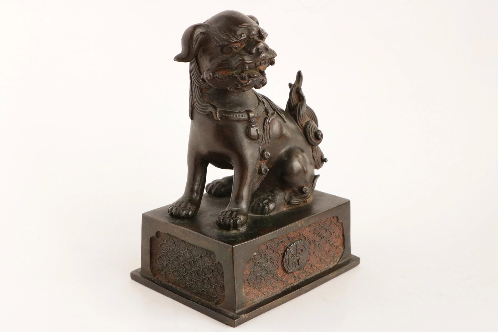 Late 19th Century Meiji Bronze Sitting Guardian Foo Lions - 5