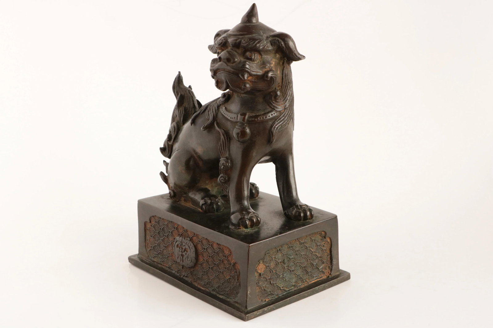 Late 19th Century Meiji Bronze Sitting Guardian Foo Lions - 6