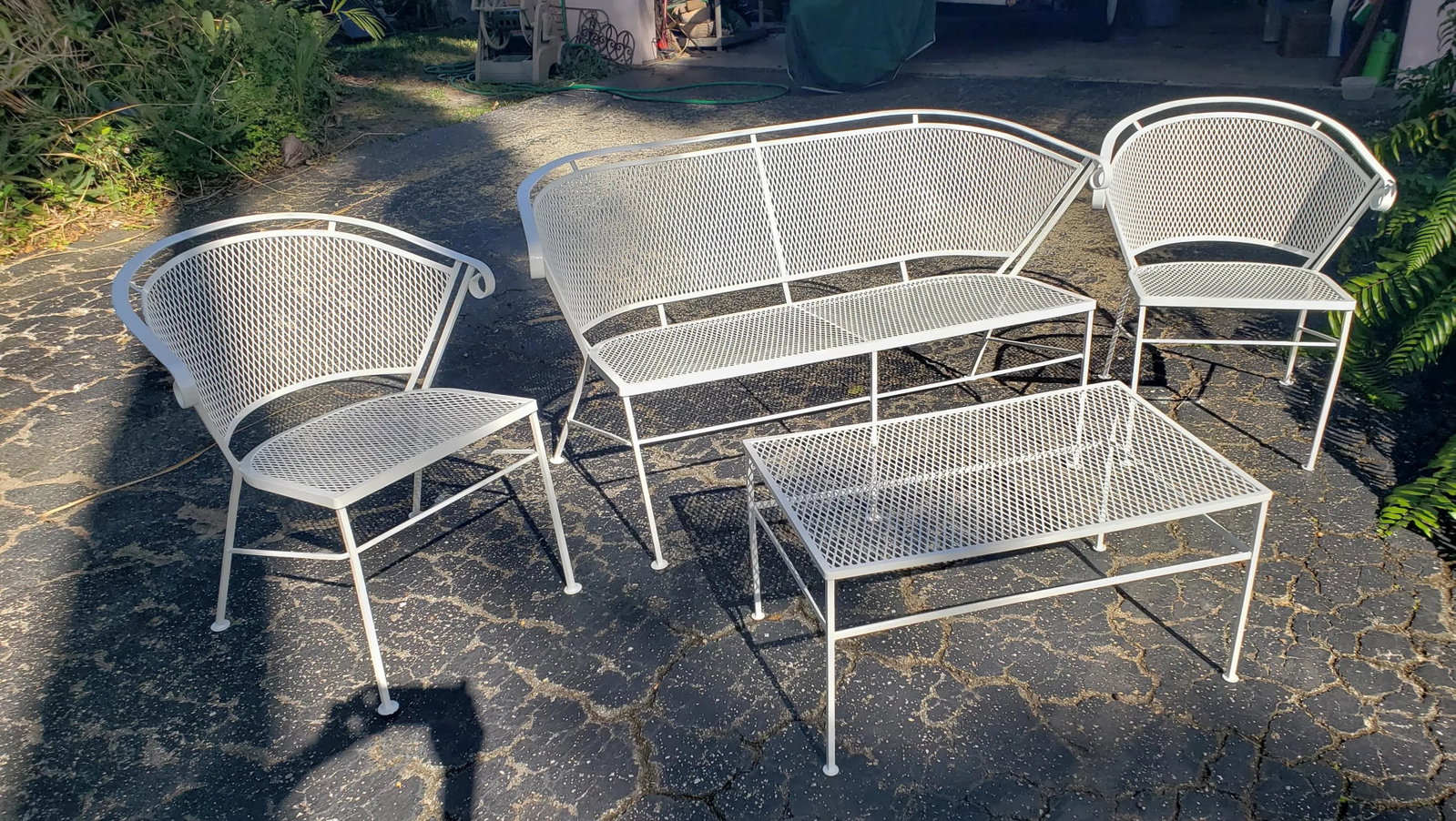 Mid 20th Century Modern Seating Set With Barrel Back Bench, 2 Chairs and Table, Attributed to Woodar - 11