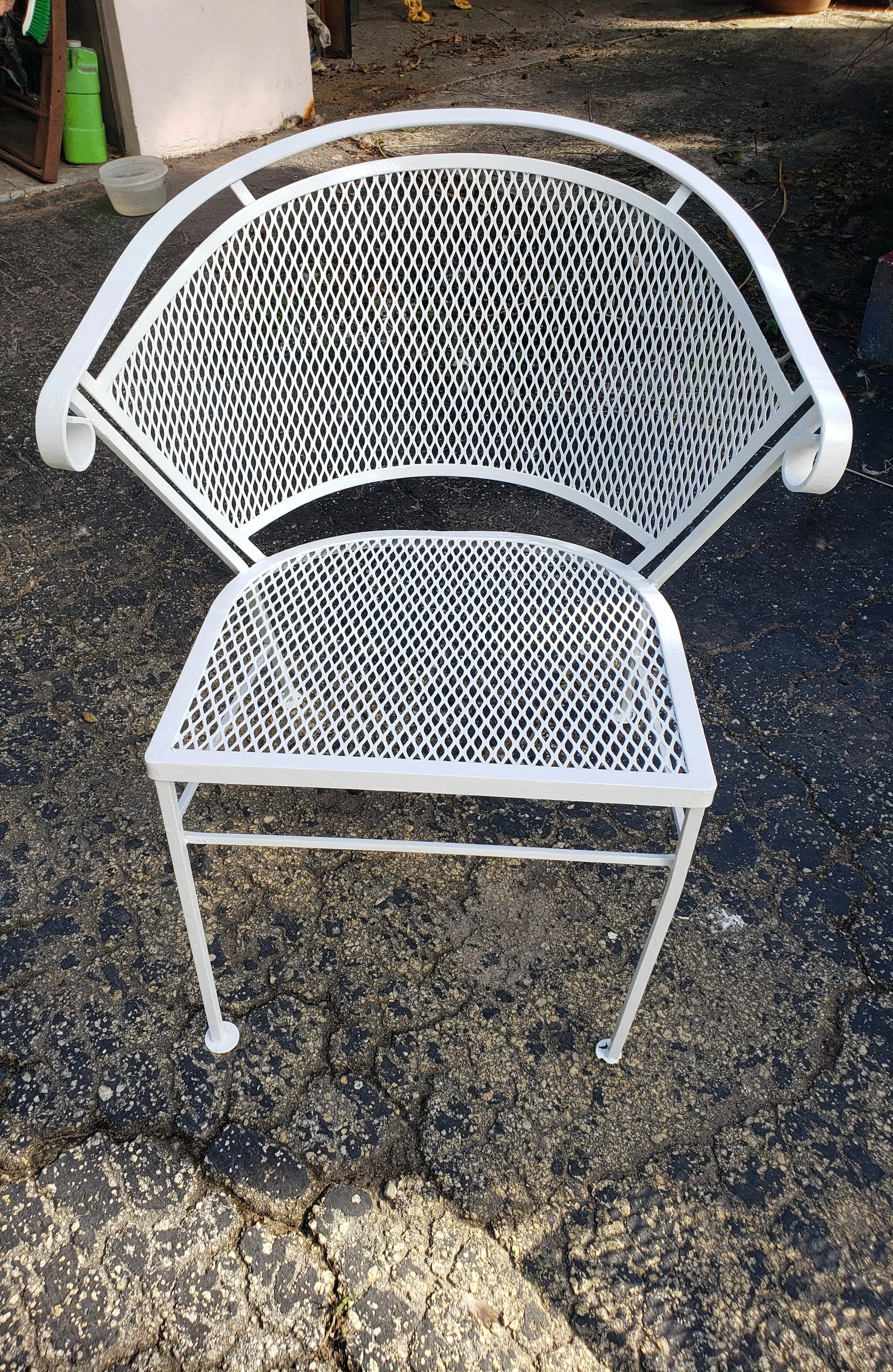 Mid 20th Century Modern Seating Set With Barrel Back Bench, 2 Chairs and Table, Attributed to Woodar - 4
