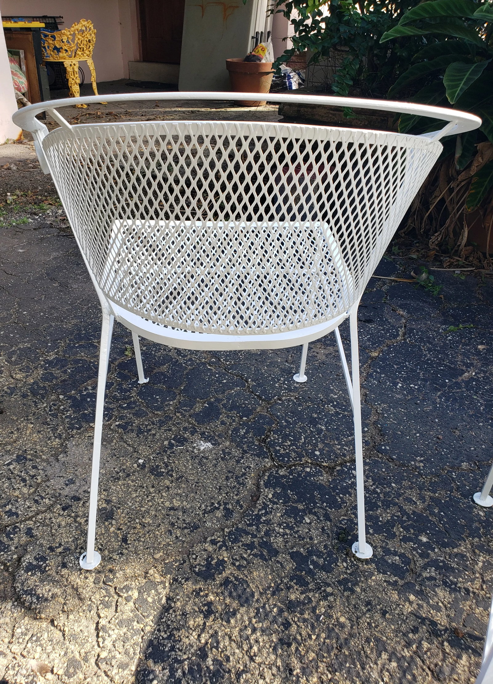 Mid 20th Century Modern Seating Set With Barrel Back Bench, 2 Chairs and Table, Attributed to Woodar - 7