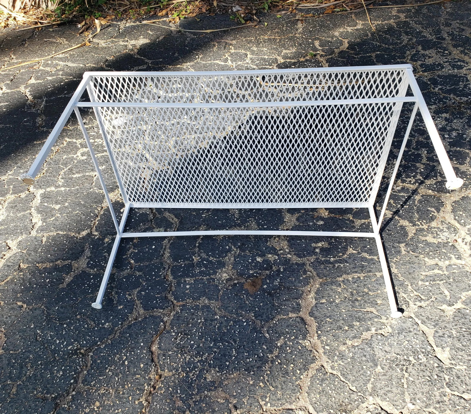 Mid 20th Century Modern Seating Set With Barrel Back Bench, 2 Chairs and Table, Attributed to Woodar - 9